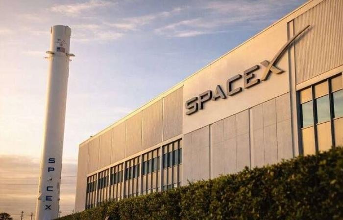 "سبيس إكس" و"إكس إيه آي" تخططان للاندماج استعداداً للطرح العام