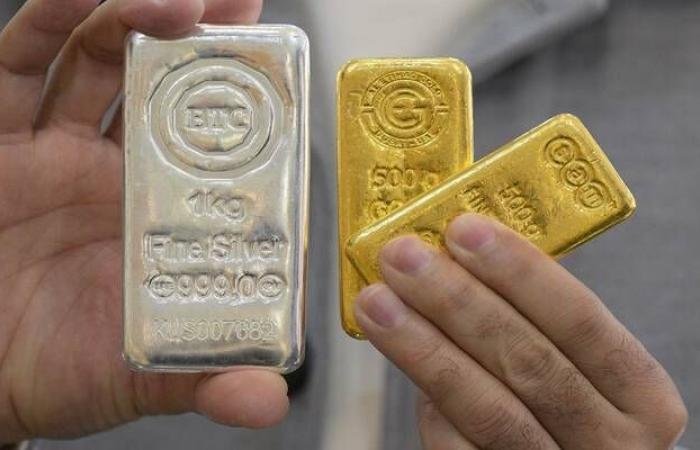 تراجع الذهب والفضة بعد إعلان ترامب ترشيح وارش لرئاسة الفيدرالي