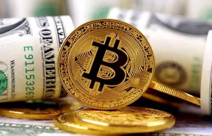 «البيتكوين» تتراجع إلى 82.55 ألف دولار