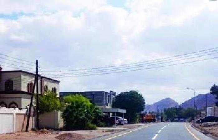 أخبار سلطنة عمان | 82 % نسبة إنجاز مشروع رصف الطرق الداخلية بولاية ضنك | عيون الجزيرة الاخبارية عمان