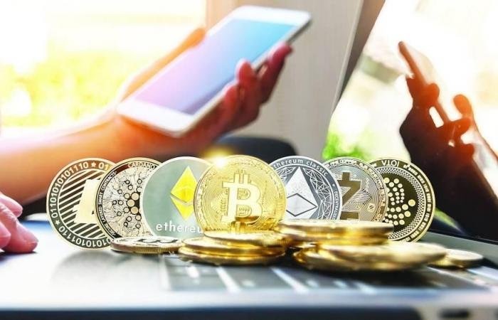 البيتكوين دون 83 ألف دولار