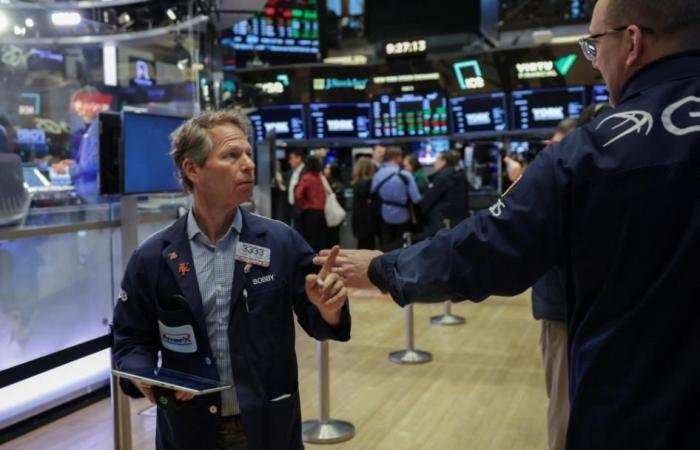 داو جونز يرتفع وحديداً في ختام جلسة بيع أسهم الذكاء الاصطناعي