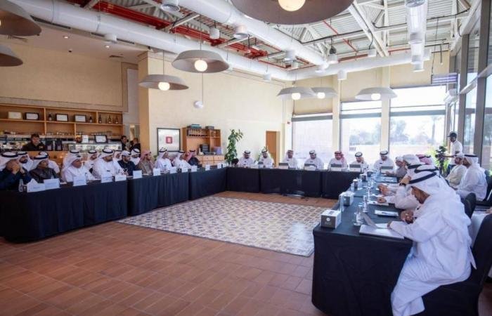 الامارات الان | «شؤون الضواحي» تعقد اجتماعاً مع رؤساء المجالس | عيون الجزيرة الامارات