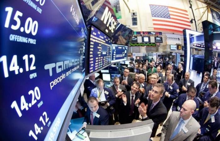 «وول ستريت» تتراجع مع ترشيح وارش لرئاسة الفيدرالي