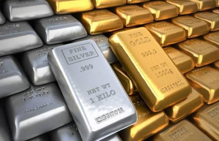 غادرا أعلى ذروة.. الذهب والفضة يطيحان بـ 7.4 تريليون دولار