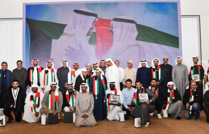 أخبار الكويت | «الرياضات الجوية» الكويتي و«الجزيرة للطيران» الإماراتي يكرمان الطيارين المشاركين بـ «مسيرة المحبة» | عيون الجزيرة الكويت