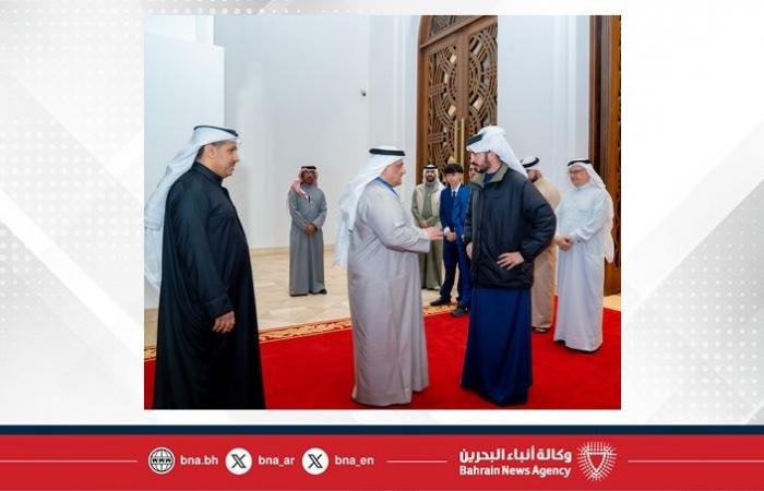 أخبار البحرين | عبر عن اعتزازه بالإنجاز التاريخي .. خالد بن حمد في مقدمة مستقبلي منتخب كرة اليد بطل كآس آسيا | عيون الجزيرة