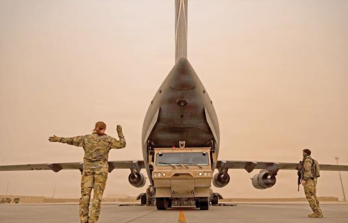 ترامب يمنح إيران نافذة دبلوماسية وخامنئي يهدد بحرب إقليمية | عيون الجزيرة