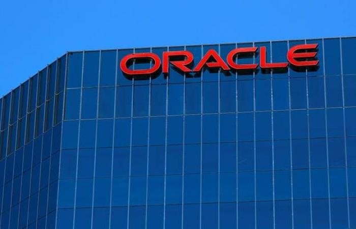 أسهم "أوراكل" ترتفع 5% بعد خطة تمويل ضخمة للذكاء الاصطناعي