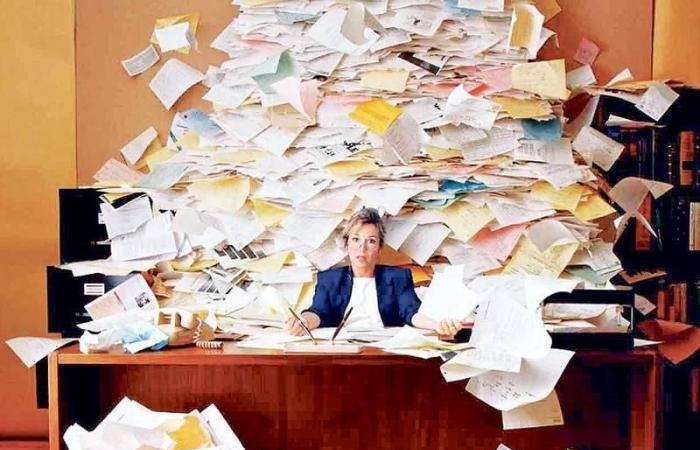 الامارات الان | الإبداع الوظيفي.. هل يرتبط بالفوضى في المكاتب أم بتنظيمها؟ | عيون الجزيرة الامارات