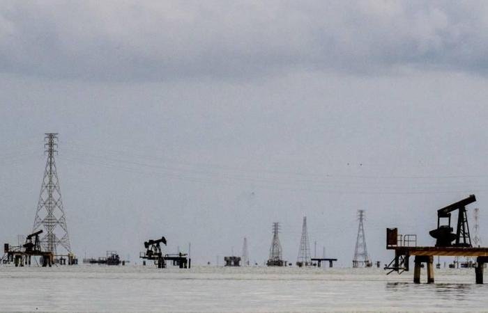 النفط يخسر 3 دولارات.. و«برنت» بـ 66