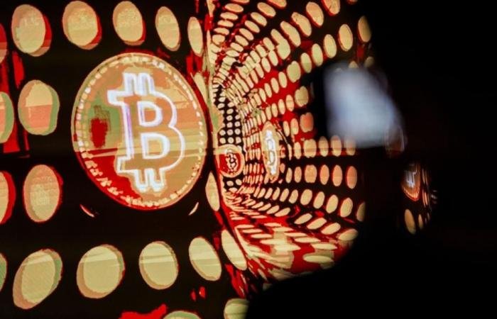 البيتكوين دون 75 ألف دولار للمرة الأولى منذ انتخاب ترامب