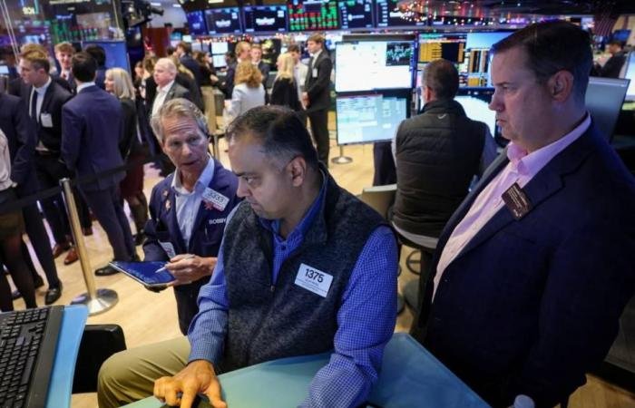 «وول ستريت» ترتفع بانتعاش المعادن النفيسة و«المشفرة»