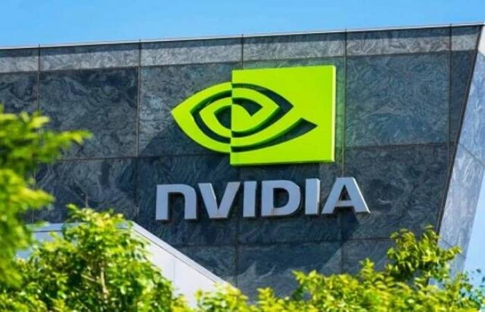 إنفيديا يتراجع عقب تقرير بتوقف استثمارها في OpenAI