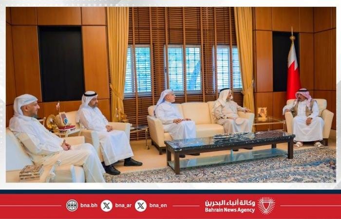 أخبار البحرين | وزير الديوان الملكي يستقبل السيد فوزي أحمد كانو رئيس مجلس إدارة مجموعة يوسف بن أحمد كانو | عيون الجزيرة
