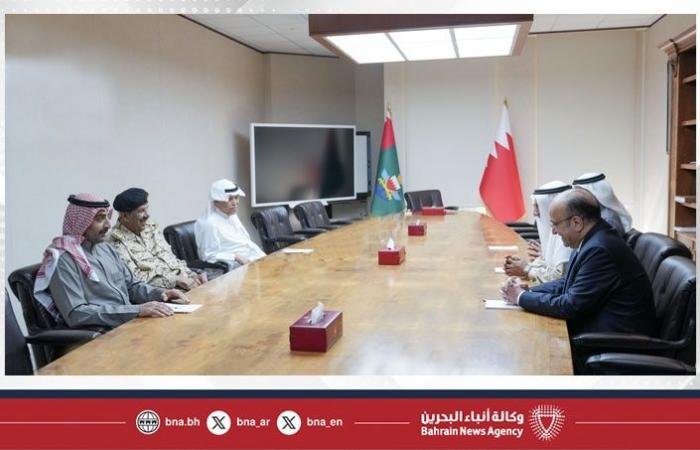 أخبار البحرين | القائد العام لقوة دفاع البحرين يستقبل رئيس جمعية الصحفيين البحرينية ورئيس تحرير صحيفة الأيام ورئيس تحرير صحيفة البلاد | عيون الجزيرة