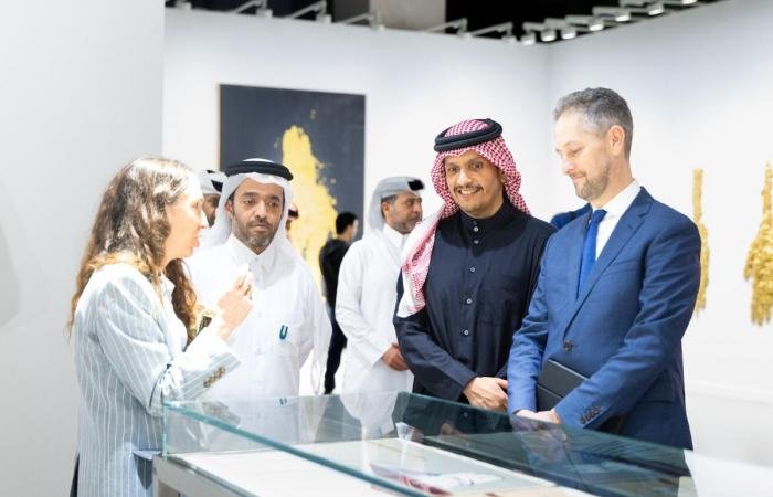 أخبار قطر |  رئيس مجلس الوزراء وزير الخارجية يزور معرض "آرت بازل قطر" | عيون الجزيرة قطر