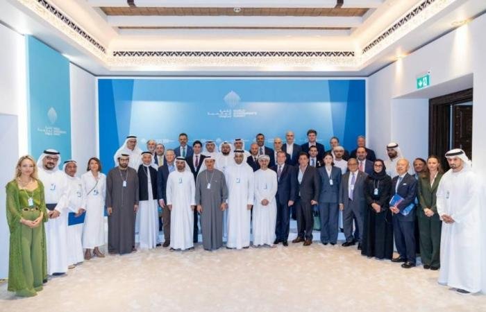 الامارات الان | 491 ملياراً مساهمة الشركات العائلية في الناتج المحلي لدبي | عيون الجزيرة الامارات