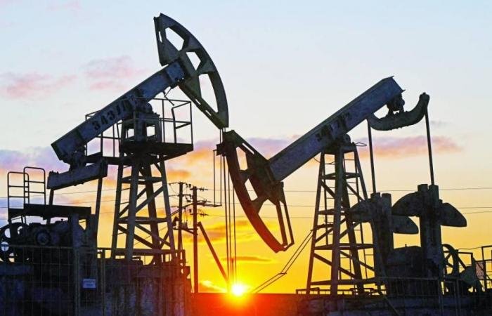 النفط يصعد و«برنت» بـ 67 دولاراً