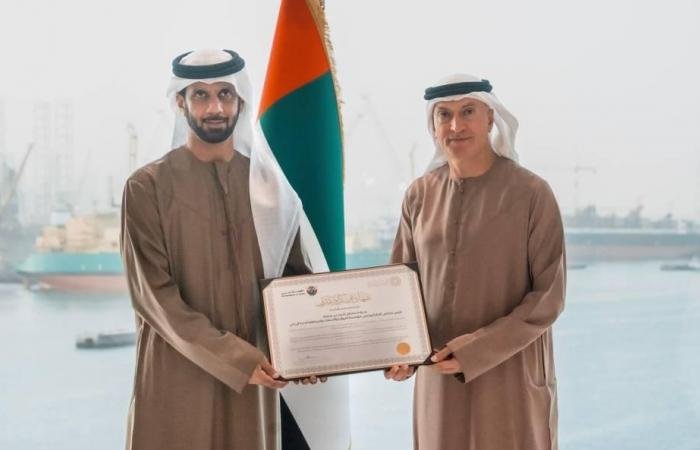 الامارات الان | تكريم «الموانئ والجمارك» لجهودها جراء الحالة الجوية | عيون الجزيرة الامارات