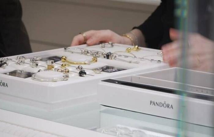 أسهم "باندورا" تقفز 7% بعد خططها لتقليل الاعتماد على الفضة