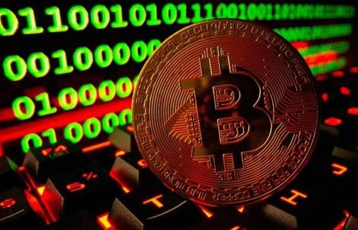 البيتكوين تواصل النزيف وتقترب من أدنى مستوى في 15 شهراً