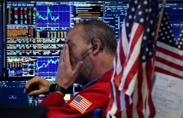 التكنولوجيا تهبط بمؤشرات وول ستريت.. وإغلاق قياسي في أوروبا