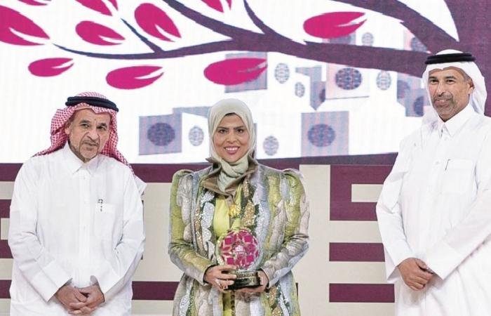 أخبار قطر | جامعة قطر تُكرم صباح الهيدوس لإسهاماتها المجتمعية | عيون الجزيرة قطر