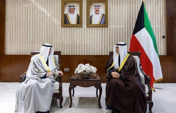 أخبار الكويت | وزير الخارجية يبحث وأمين عام «التعاون» سبل دعم المنظومة الخليجية | عيون الجزيرة الكويت