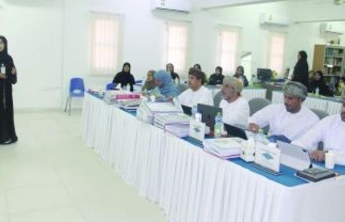 أخبار سلطنة عمان | زيارة ميدانية لتقييم التميز المؤسسي في مدارس محافظة الظاهرة | عيون الجزيرة الاخبارية عمان