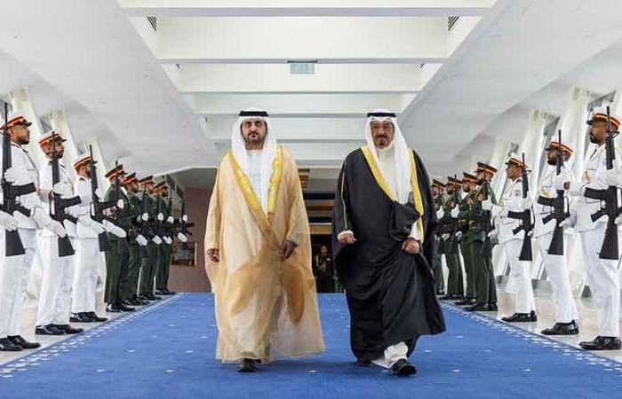 الامارات الان | مكتوم بن محمد يودّع رئيس الوزراء الكويتي لدى مغادرته الدولة | عيون الجزيرة الامارات