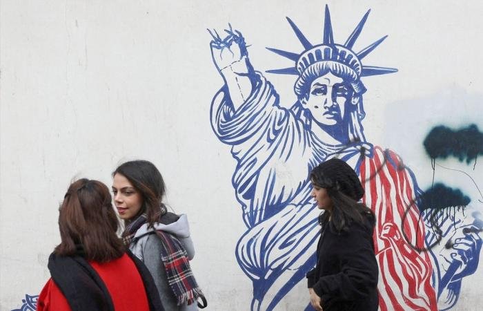 ترقب لمفاوضات مسقط...  وواشنطن تمنع إسرائيل  من «ضربة أحادية» على إيران | عيون الجزيرة