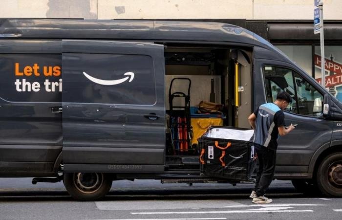 إيرادات أمازون تصعد إلى قمة 717 مليار دولار في 2025