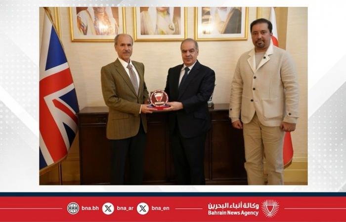 أخبار البحرين | وكيل وزارة الداخلية لشئون الجنسية والجوازات يبحث مع سفير البحرين بالمملكة المتحدة تطوير الخدمات المقدمة للمواطنين في الخارج | عيون الجزيرة