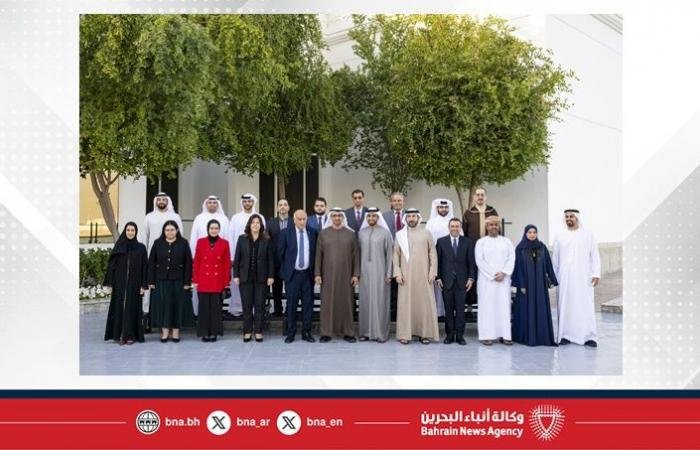 أخبار البحرين | ضمن القمة العالمية للحكومات 2026.. رئيس دولة الامارات العربية المتحدة يستقبل وفد المشاركين في الاجتماع العربي للقيادات الشابة | عيون الجزيرة