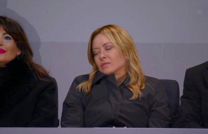 الرياضة الان | صورة ميلوني «النائمة» أثناء افتتاح الأولمبياد تشعل منصات التواصل | عيون الجزيرة الرياضي