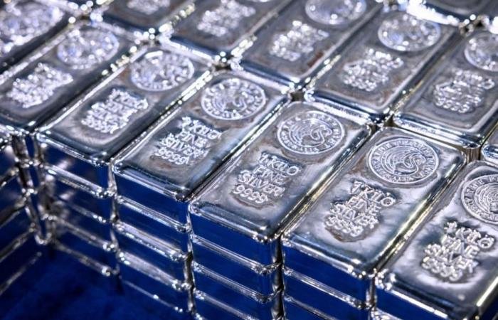 التقلبات الحادة تثير مخاوف الاستثمارات طويلة الأجل في الفضة.. أين القاع؟