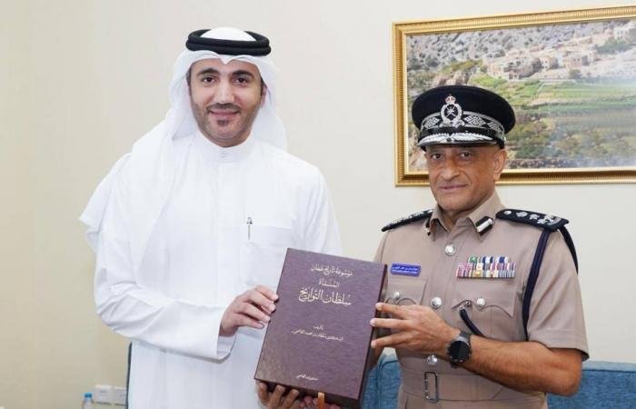 وفد المنافذ الحدودية في الشارقة يزور «الروضة» العُماني