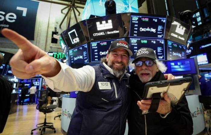 «وول ستريت» أمام اختبار التوظيف والتضخم