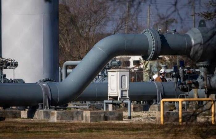 تراجع الغاز الطبيعي الأمريكي مع توقعات بطقس دافئ