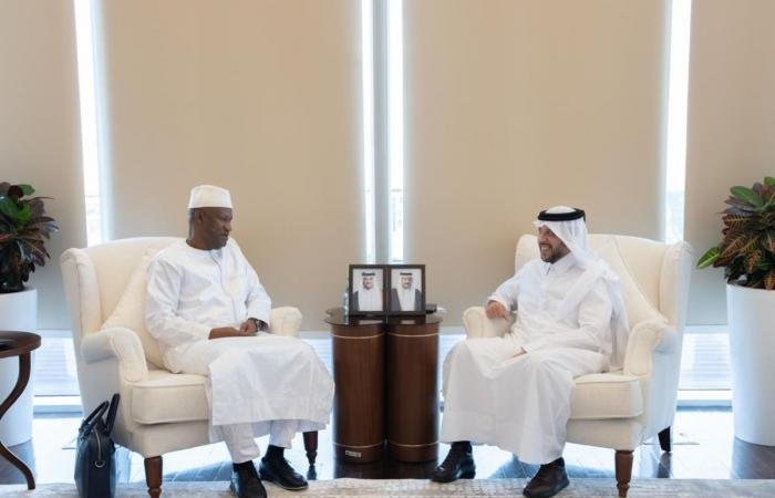 أخبار قطر |  وزير الصحة العامة يجتمع مع وزير الصحة والنظافة السنغالي | عيون الجزيرة قطر