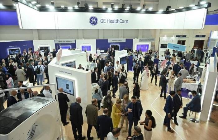 الامارات الان | 235 ألف زائر لدورة تاريخية من معرض الصحة العالمي | عيون الجزيرة الامارات