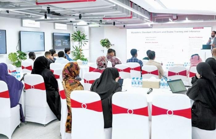 أخبار قطر | العمل تؤهل خريجي تكنولوجيا المعلومات | عيون الجزيرة قطر