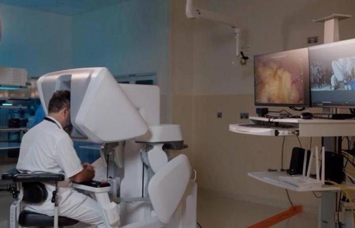 الامارات الان | أبوظبي تجري عملية استئصال حالب وكلية عن بعد لمريض في الباكستان | عيون الجزيرة الامارات