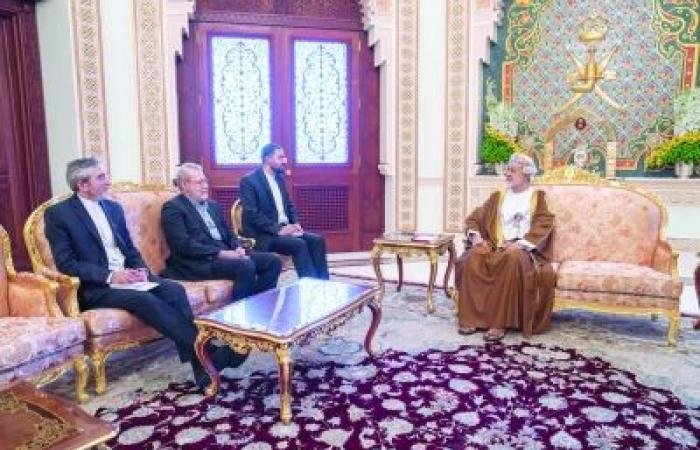 أخبار سلطنة عمان | جلالة السلطان يبحث مستجدات المفاوضات الإيرانية الأمريكية مع لاريجاني | عيون الجزيرة الاخبارية عمان