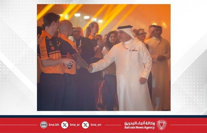 أخبار البحرين | لدى حضور سموه حفل تدشين السيارة الجديدة للفريق لهذا الموسم.. سمو ولي العهد رئيس مجلس الوزراء يعرب عن تمنياته لفريق مكلارين ماستركارد مواصلة تحقيق النجاحات في سباقات الفورمولا وان | عيون الجزيرة