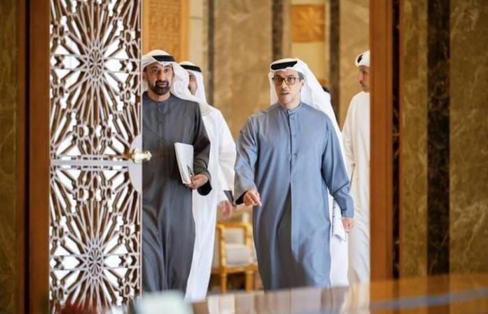 الامارات الان | منصور بن زايد يعتمد خطة أعمال «مبادلة 2026» | عيون الجزيرة الامارات