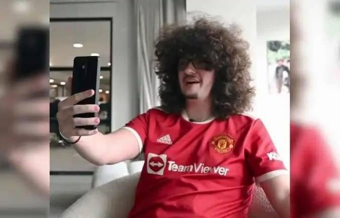 الرياضة الان | مشجع مانشستر يونايتد الذي لم يلمس «المقص» شعره لمدة 493 يوماً يواصل التحدي | عيون الجزيرة الرياضي