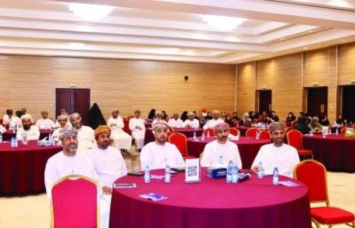أخبار سلطنة عمان | تعزيز مهارات موظفي خدمة المستفيدين بـجنوب الباطنة | عيون الجزيرة الاخبارية عمان