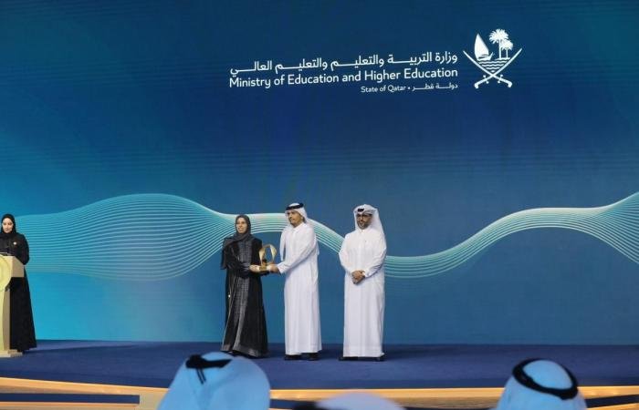 أخبار قطر | بعد فوز التعليم بجائزة الريادة.. لولوة الخاطر: التتويج ثمرة جهود جميع منتسبي الوزارة | عيون الجزيرة قطر